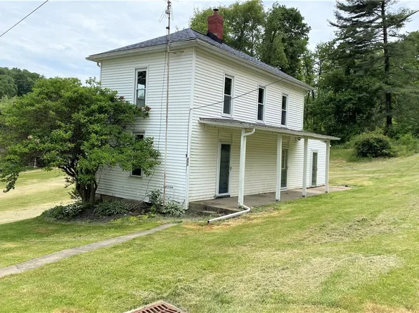 200 Gordon St, Bowerston, OH 44695