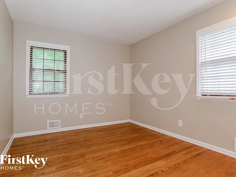 4501 E 104th St — Photo 13