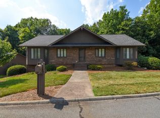 215 Ridgehaven Dr, Winston Salem, NC 27104