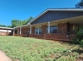 209 E Pine Ave, Sayre, OK 73662