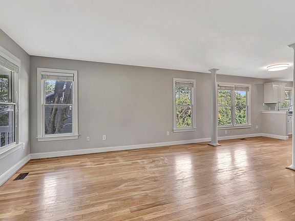5th image of 3520 Elkins Ave