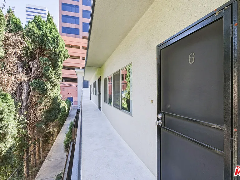 11746 Goshen Ave #6 — Photo 3