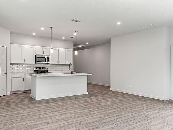 3rd image of 8005 Winter Garden Pkwy