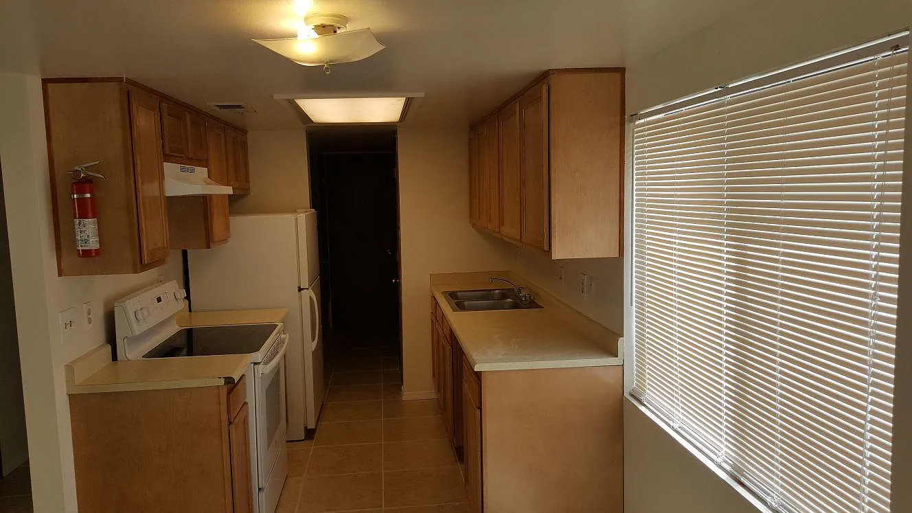 2 bed, 850 sqft, $1,300 — Photo 3