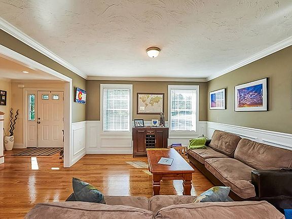 5th image of 34 Dandelion Ln