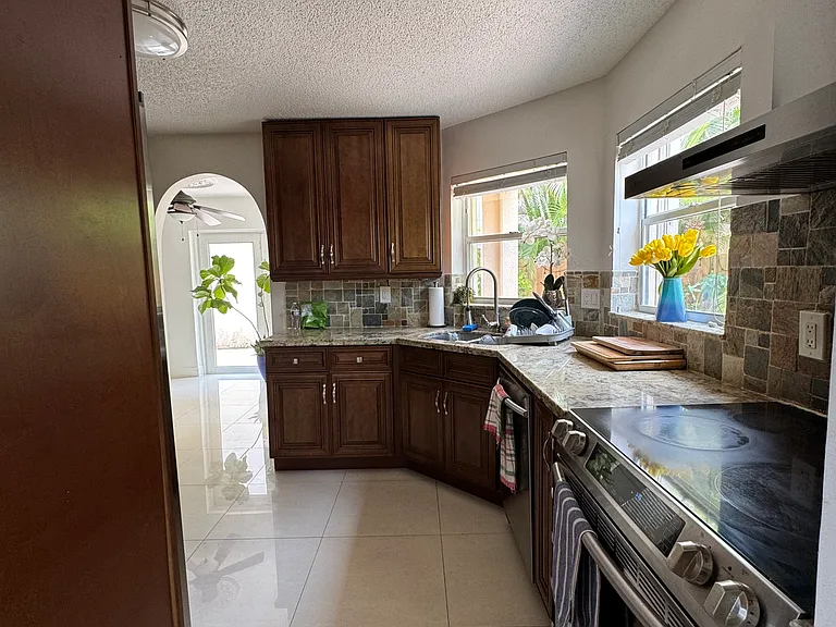 15621 SW 100th Ln — Photo 33