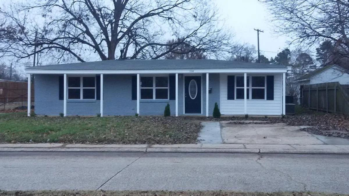 1104 Violet Avenue — Photo 1