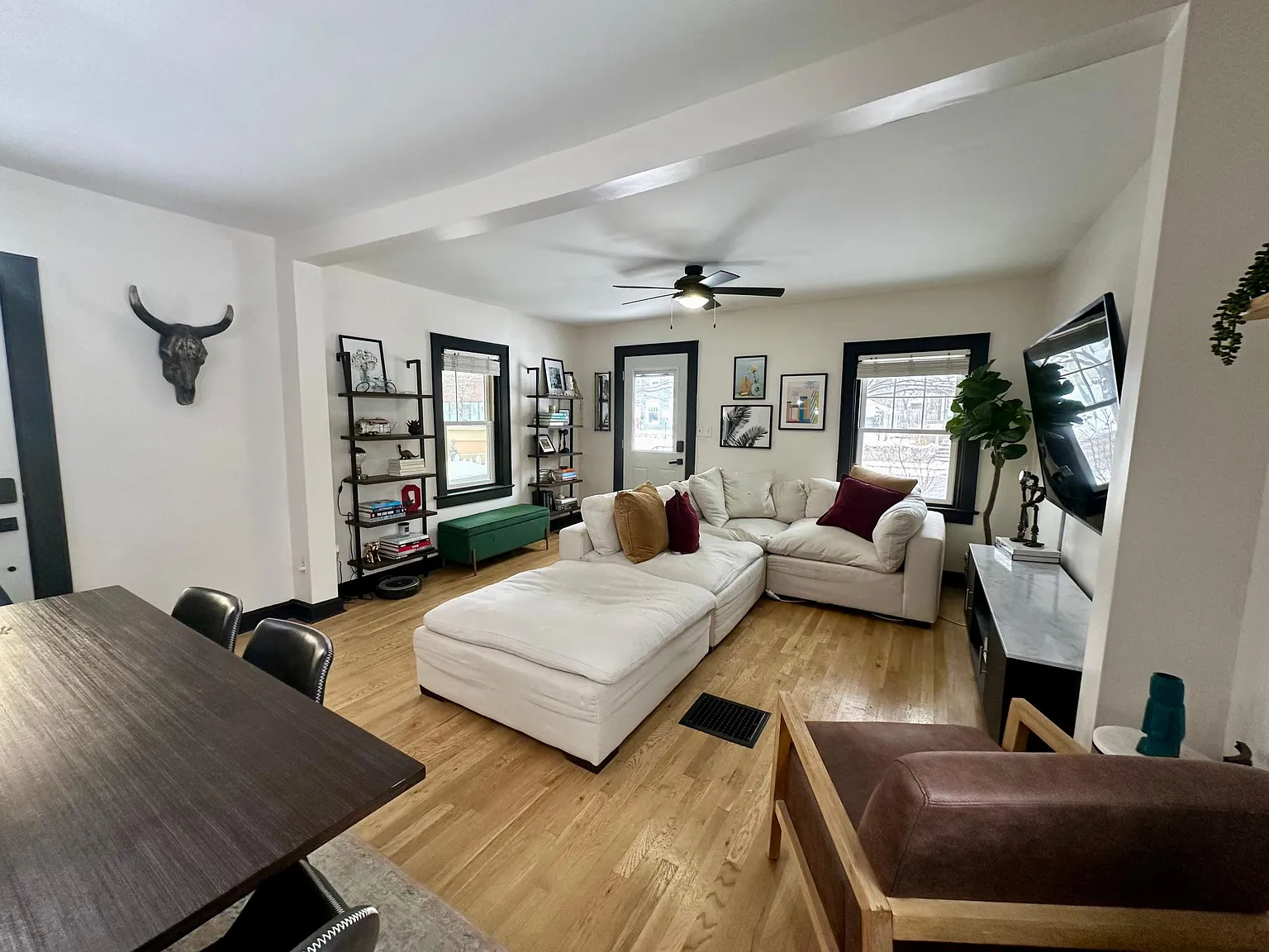 1162 Summit St — Photo 3