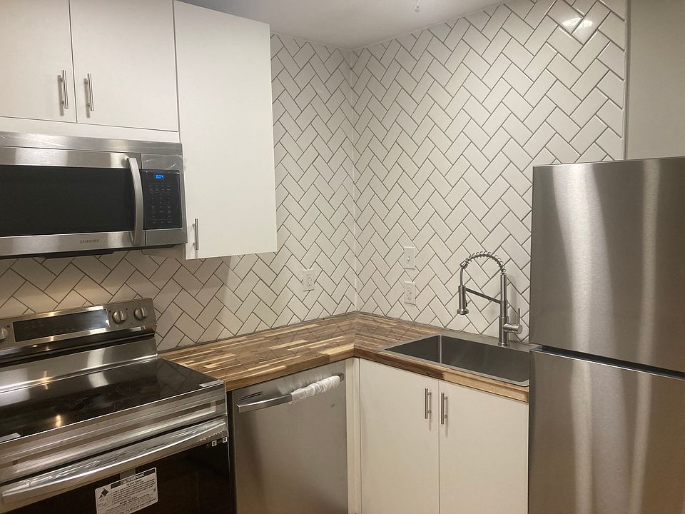 1st image of 2811 Barry St