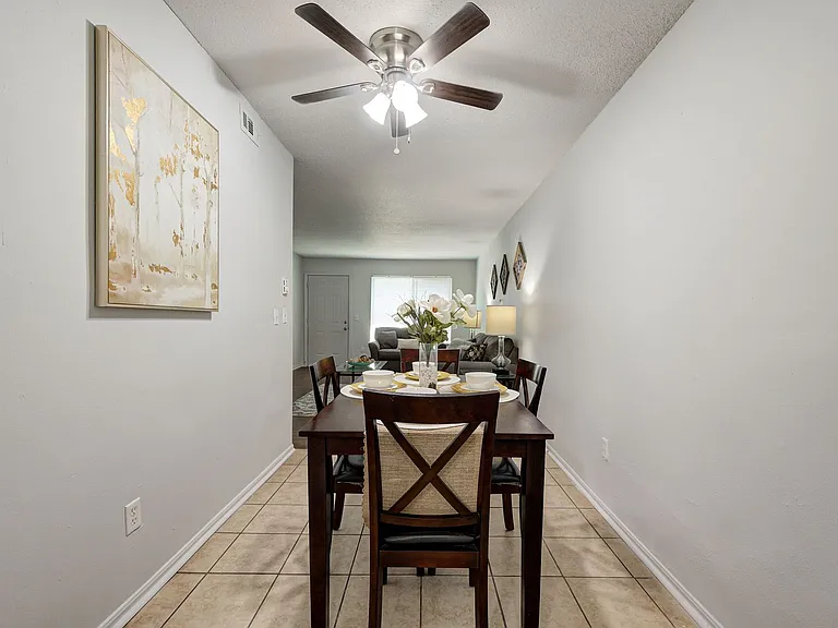 The Shelton Apartments- 1/2 Off First Months Rent AND 1/2 Off in June! — Photo 7