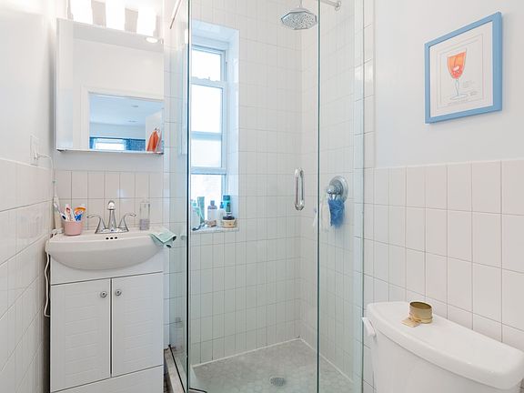 5th image of 57 W 106th St APT 6A