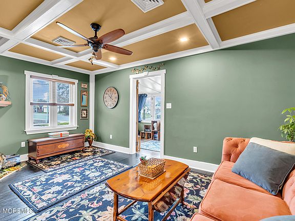 4th image of 6 Beachwood Boulevard