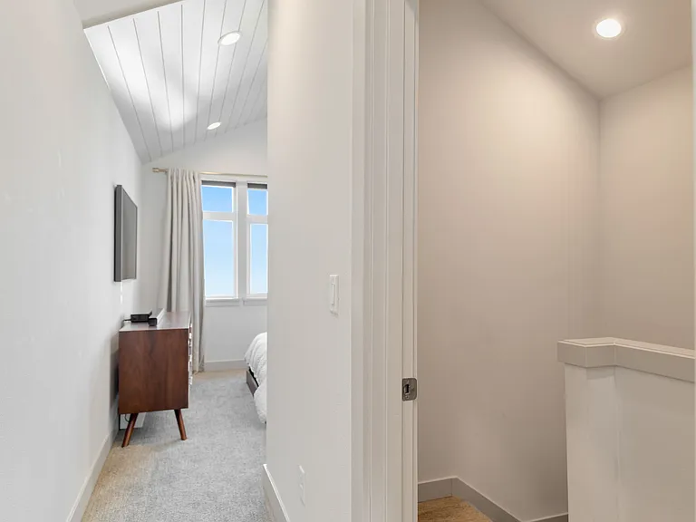 5030 Sand Point Pl NE — Photo 34