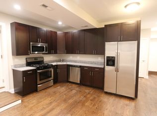 525 W Barry Ave #525, Chicago, IL 60657