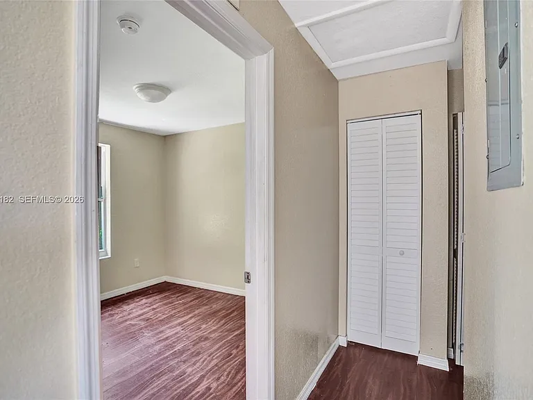 727 22nd St #B — Photo 12