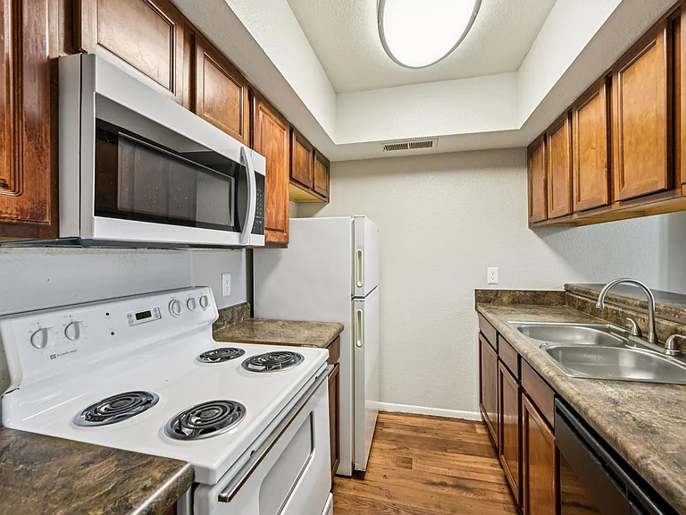 Sycamore Square Apartments — Photo 19