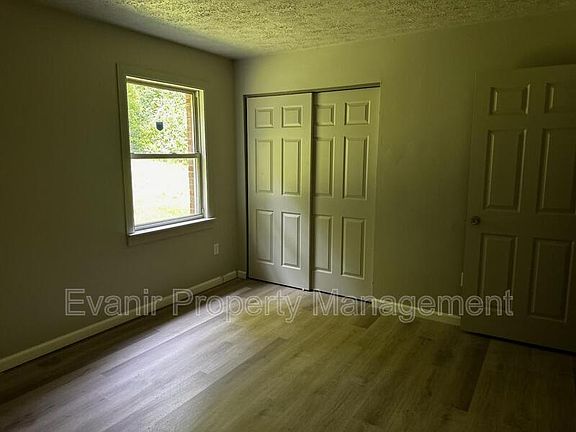 4th image of 3057 Idylwilde Blvd APT 1-B