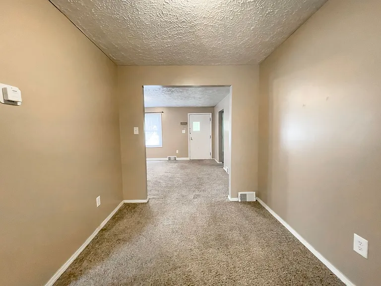 1512 N Woodridge Ave — Photo 19