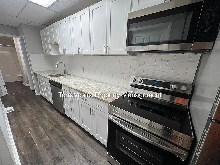 427 South Main Street — Photo 1