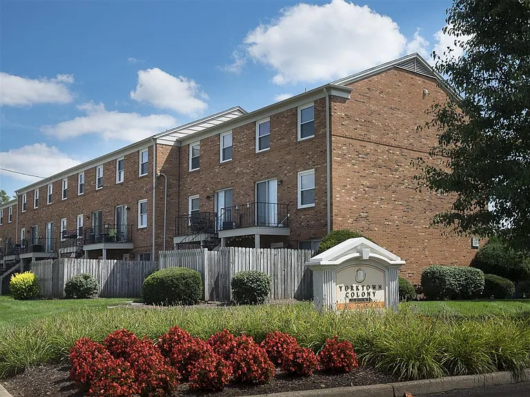 Yorktown Colony Apartments — Photo 10