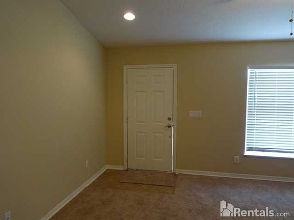 2nd image of 561 SW Violet Ave