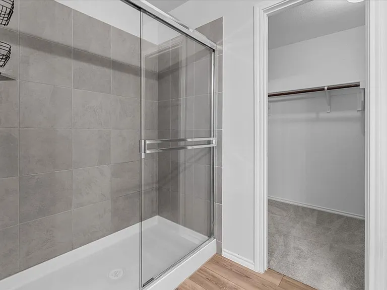 445 Grenada Lake Dr — Photo 17