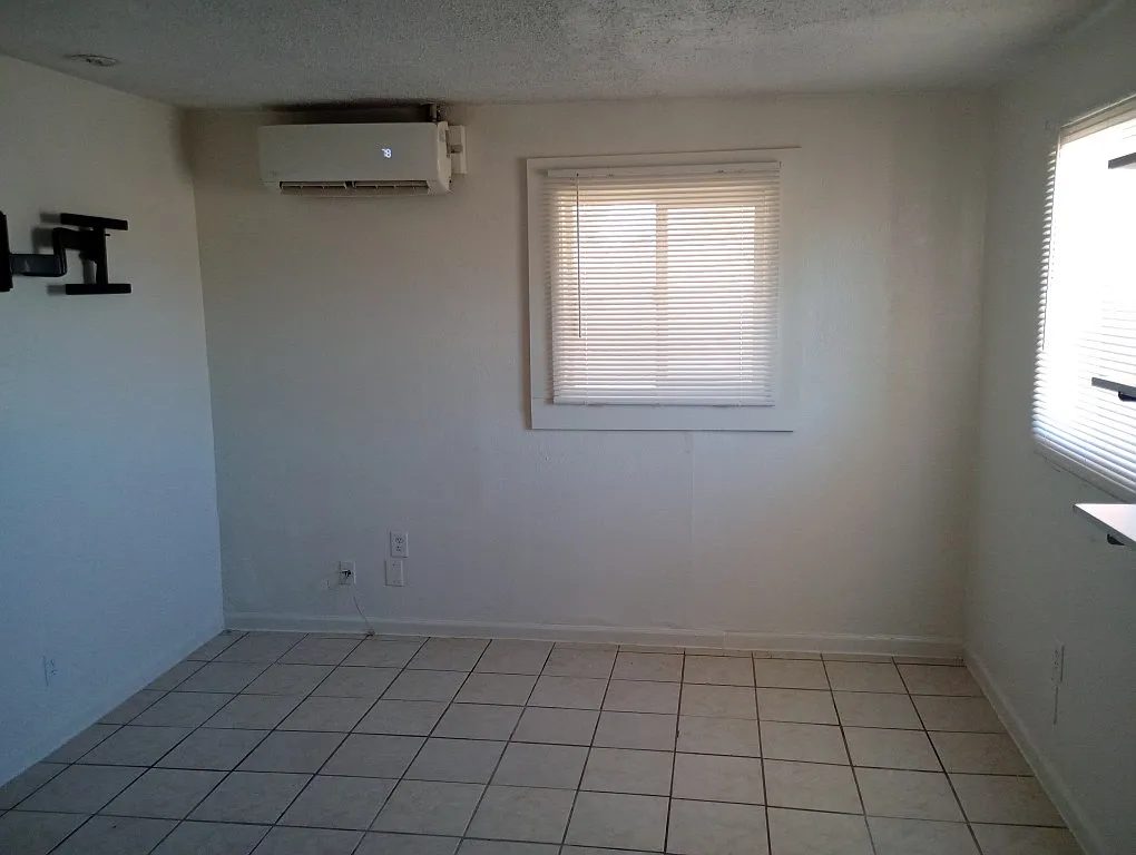 1 bed, 1.0 bath, 384 sqft, $745 — Photo 4