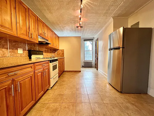 Rented by SERHANT. | media 12