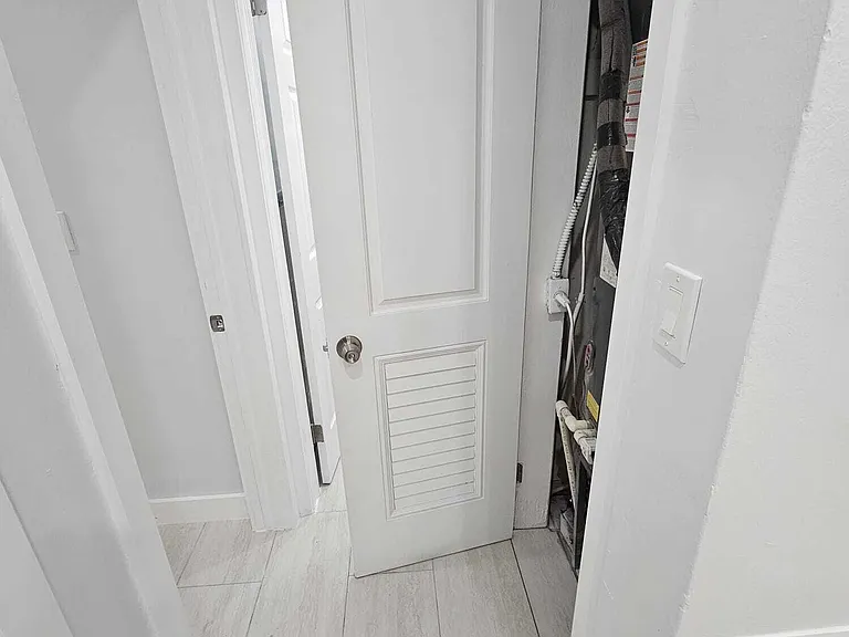 2030 SW 41st Ave #3 — Photo 8