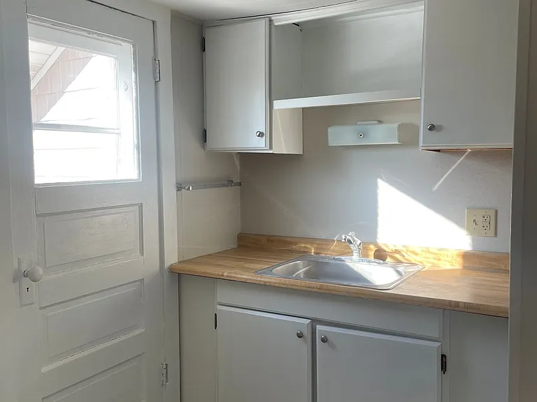30 E 10th St #B — Photo 11