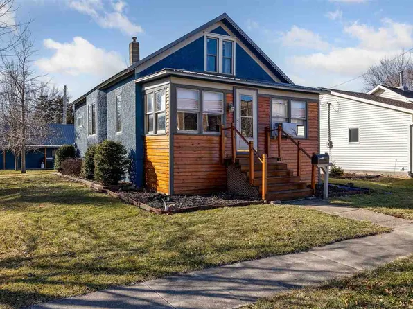 396 E Hilton St, Marengo, IA 52301