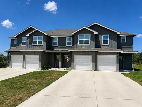214 Damon Dr Photo 1