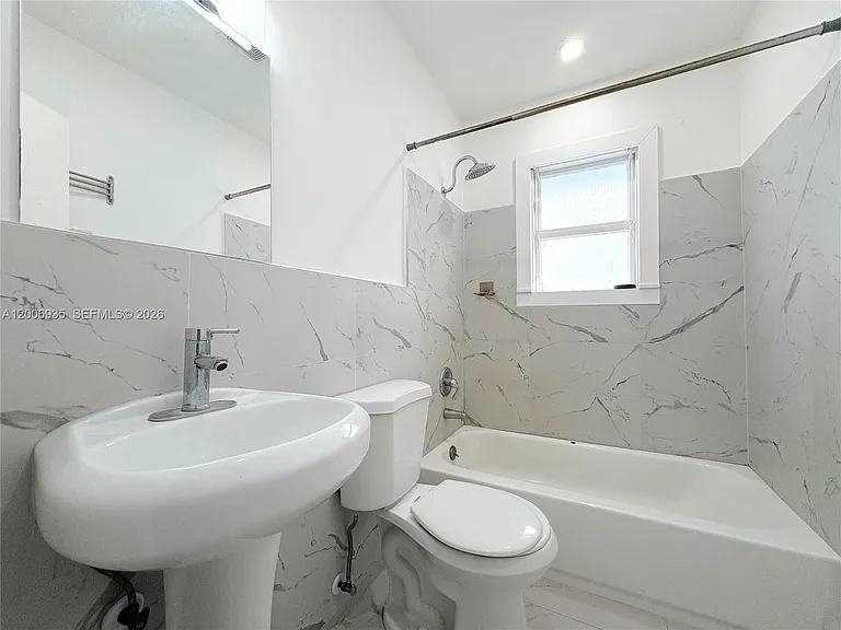 1815 McKinley St #9 — Photo 7
