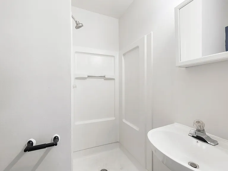 504 Pelham Dr — Photo 13
