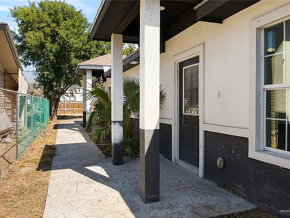 3rd image of 534 E Acacia Ave