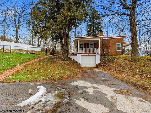 4th image of 408 Parkway Ave