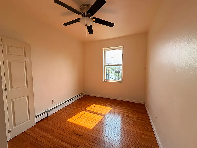 361 Danforth Ave #18E — Photo 4