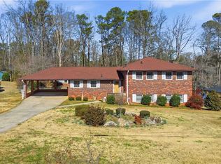 213 Parkwood Dr NE, Kennesaw, GA 30144