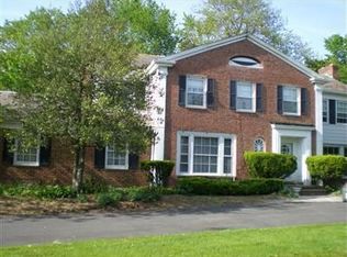 19001 S Woodland Rd, Shaker Hts, OH 44122