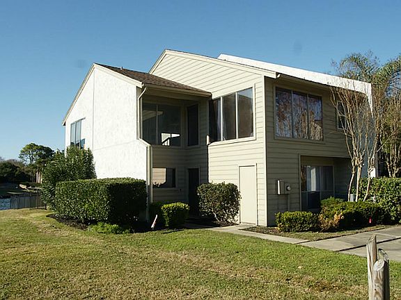 2nd image of 3907 Lakewood Dr