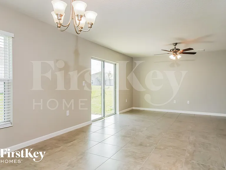 646 Lindbergh Way — Photo 5