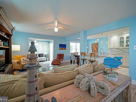 2nd image of 8 Caroline Ln