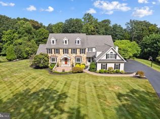 3 Whisper Ln, Malvern, PA 19355