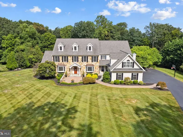 3 Whisper Ln, Malvern, PA 19355