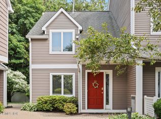 453 E Putnam Ave APT 1M, Cos Cob, CT 06807