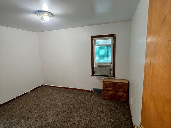 3rd image of 6844 Memorial Ave
