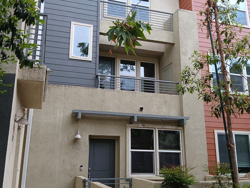 1st image of 218 Antoni Gln Unit 810