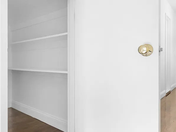 43 West 16th Street image 10 of 14