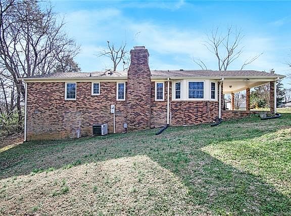 5th image of 320 Woodstream Dr