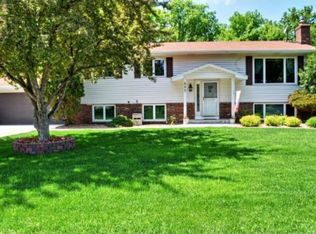 533 Lakewood Dr S, Maplewood, MN 55119